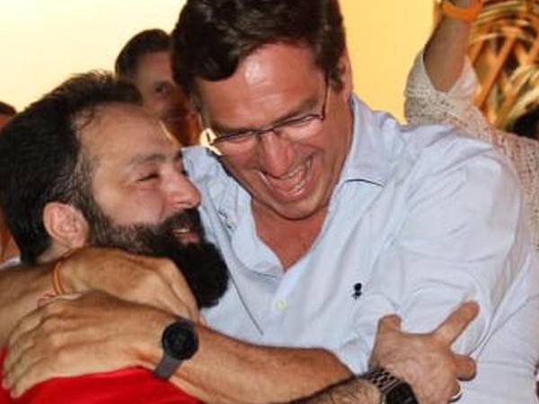 El embajador de España en Tegucigalpa, Diego Nuño García, celebra junto al presidente del Congreso Nacional de Honduras, Luis Redondo.