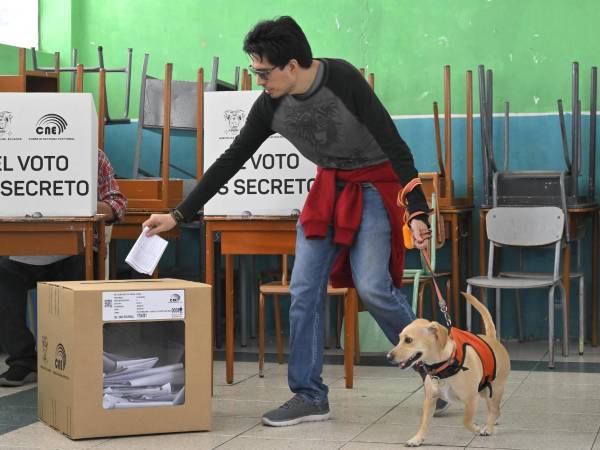 Los ecuatorianos votaron en un referendo para aprobar la extradición y otras propuestas del Gobierno de Noboa.