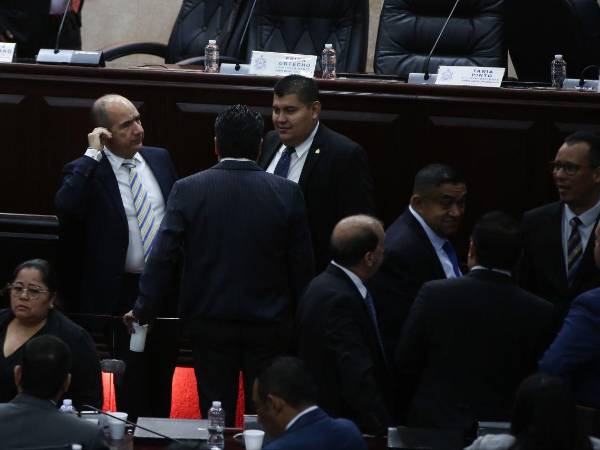 Diputados del Congreso Nacional durante la sesión convocada para analizar denuncias de juicio político contra altos funcionarios.