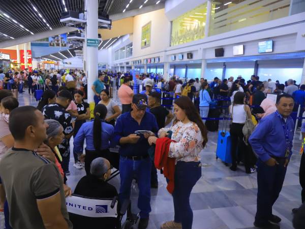 El aeropuerto internacional Ramón Villeda Morales es uno de los más activos del país.