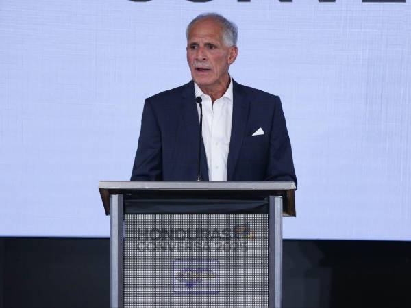 Nasry Asfura durante un foro del Cohep previo a las elecciones generales del 30 de noviembre.