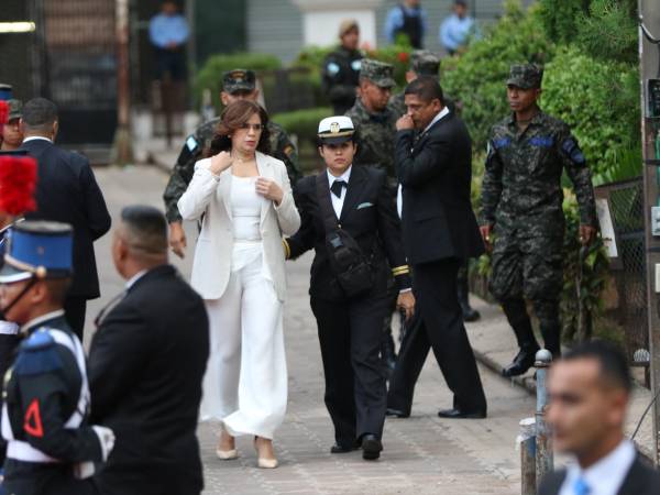 La ministra de Defensa y precandidata presidencial de Libre acompaña a la presidenta Xiomara Castro en los actos de Independencia de este 15 de septiembre de 2024.