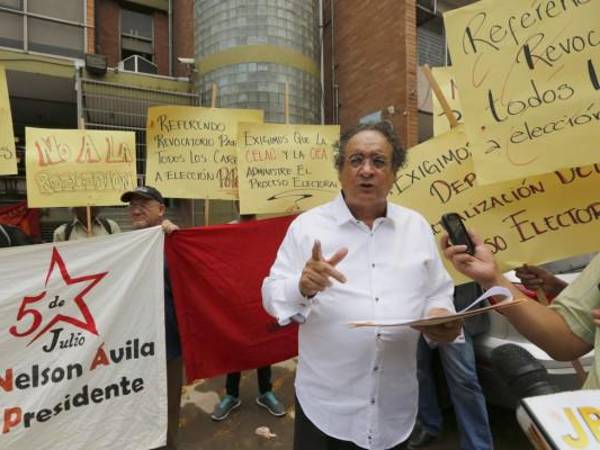 Nelson Ávila fundó el movimiento 5 de Julio. Actualmente busca la presidencia por una coalición de esta corriente, el Pinu y el Partido Migrante.