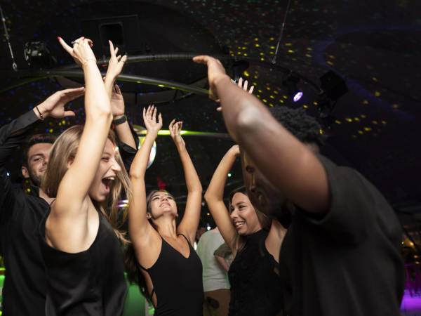 Un fin de semana de música y muchas actividades más podrán disfrutar los sampedranos. La agenda se inicia este viernes 29 de mayo en los diferentes restaurantes y bares de la ciudad, en donde se presentarán artistas y bandas nacionales para deleitar al público con varios repertorios dedicados a grandes artistas. También continúan las actividades dedicadas a mamá. Pues para cerrar el mes de mayo las plazas y centros comerciales han preparado una serie de dinámicas para disfrutar en familia.