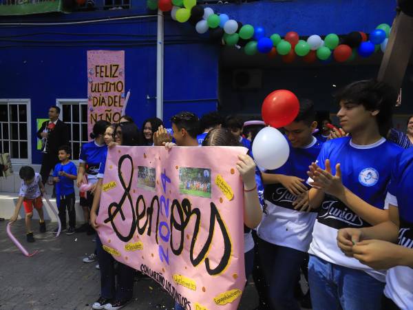 Los juniors de la institución dieron las palabras de despedida en nombre de todos los estudiantes.