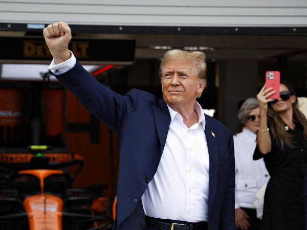 Trump apareció este domingo en el Gran Premio de Miami de la Fórmula 1 en el Miami International Autodrome.