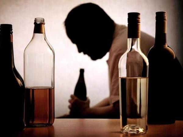 El consumo de alcohol por un tiempo prolongado causa cirrosis en hombres y mujeres. Esta enfermedad provoca más de 20 muertos por cada 100,000 habitantes en Honduras. Con esta cifra, el país se sitúa entre los que registran más decesos en América.