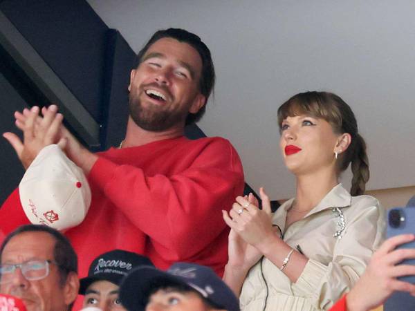 Travis Kelce y Taylor Swift están comprometidos en matrimonio.
