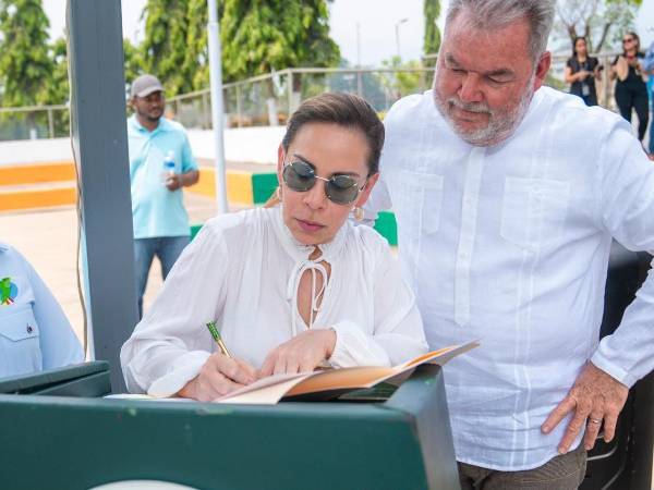 El malestar del alcalde Roberto Contreras se genera porque el vicealcalde Omar Menjivar señaló que la esposa Zoila Santos es mas alcaldesa que el igual que su yerno.