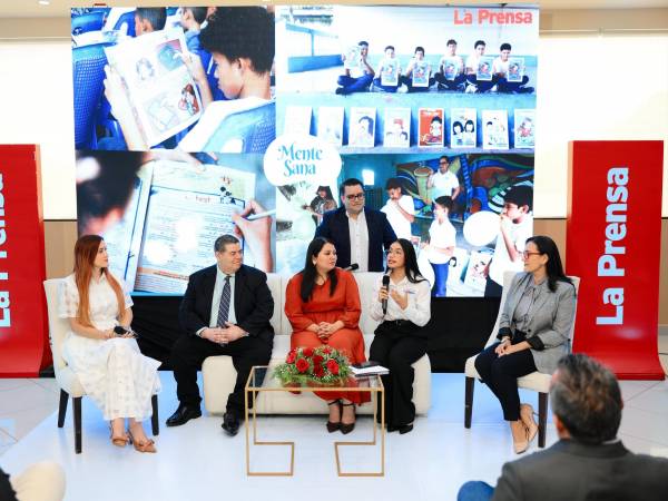 Representantes de LA PRENSA, UTH, académicos y aliados durante la presentación de Mente Sana.