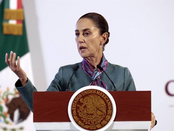 Sheinbaum, anunciando que su Gobierno mantendrá una postura “imparcial” sobre la crisis poselectoral de Venezuela.