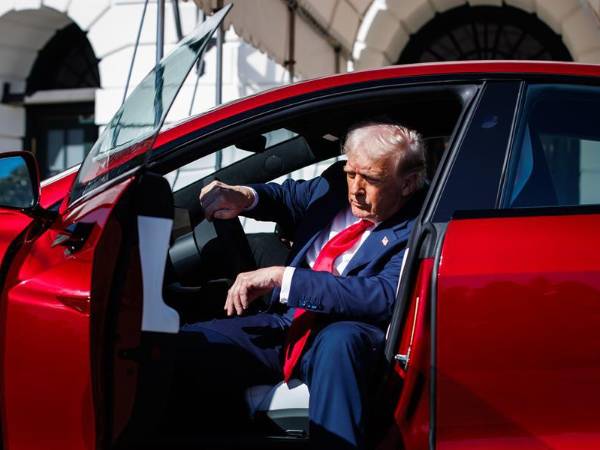 El presidente de Estados Unidos, Donald Trump, demostró su cariño como abuelo al sorprender a su nieta de 17 años, Kai Trump, con un lujoso regalo.