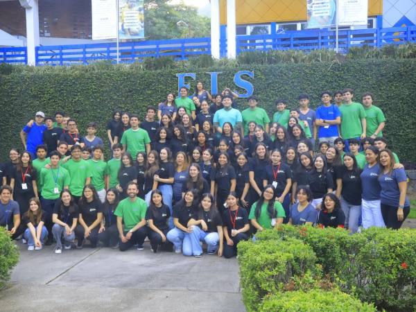 Los jóvenes de distintas instituciones bilingües del país se unieron a esta importante actividad para aprender el proceso de creación de un negocio.