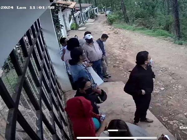 Imagen de las cámaras de video en la entrada de la residencia de Marlon Ochoa.