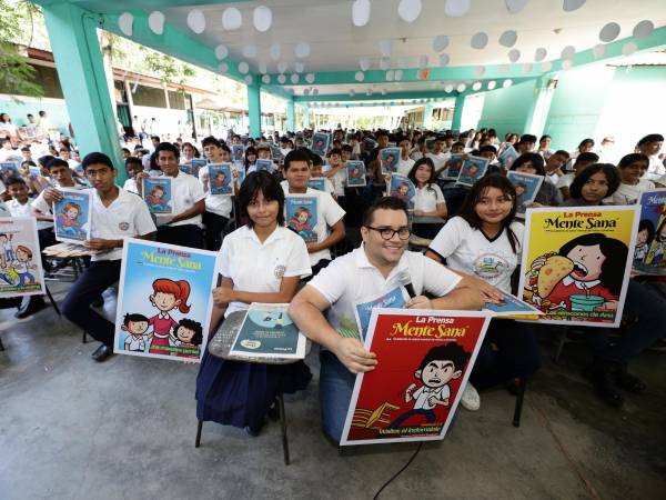 El proyecto de salud emocional Mente Sana, de Diario LA PRENSA, regresó por segunda vez al instituto José Castro López de Cofradía. En esta ocasión más de 700 estudiantes del primer curso, hasta el último año de bachillerato, fueron parte de la charla que abordó el síndrome de Fomo.
