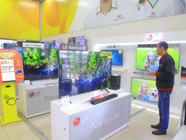 Los televisores LG tiene un descuentos del 40% en Elektra. También encontrará otras marcas como Samsung con descuento del 42%.