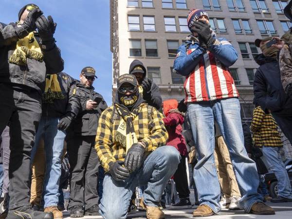 Integrantes de la organización Proud Boys se manifestaron en la capital estadounidense.