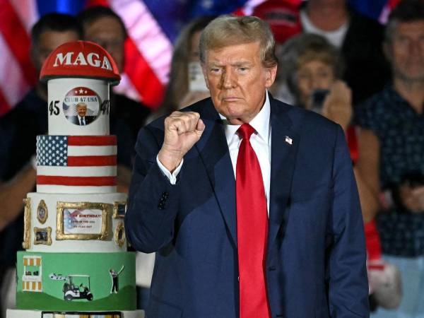 Trump celebró su cumpleaños 78 en un mitin electoral.