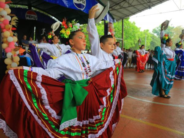 A un paso de su primer bicentenario, el José Trinidad Reyes (JTR) celebró su 98 aniversario de fundación. Presentaciones artísticas, juegos tradicionales, premiaciones, actividades deportivas y elecciones de madrina fueron parte de la gran celebración.