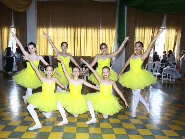 Ballet: Las niñas de la Academia de Bellas Artes cautivaron con su presentación