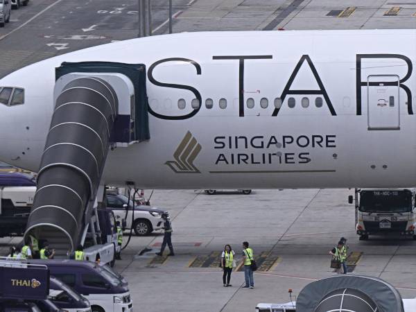 Singapore Airlines afirmó estar cooperando en la investigación del incidente que dejó un muerto y decenas de pasajeros heridos por las fuertes turbulencias.