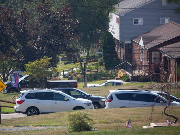 Agentes estadounidenses registraron el hogar y el auto del hombre que atacó a Trump en un mitin en Pensilvania.