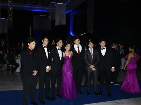 Los jóvenes lucieron espectaculares en su fiesta de graduación, la cual tuvo como sede el Centro de Convenciones del Hotel Copantl.