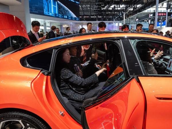El año pasado se vendieron en China más de 100 mil unidades del vehículo eléctrico Xiaomi SU7. (Gilles Sabrié para The New York Times)