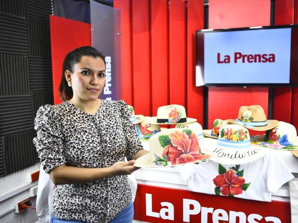 Danubia López Turcios es una maestra, emprendedora y pintora muy reconocida en la ciudad de San Pedro Sula, con su arte hecho a mano trasciende y busca posicionar su negocio denominado “Mi Espacio Artístico”.