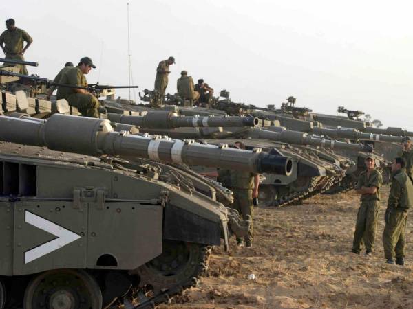 Imagen de archivo de un grupo de soldados israelíes en la frontera con Gaza. EFE/EPA/PAVELWOLBERG