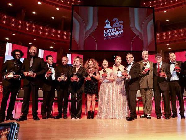 Los artistas reconocidos en este primer evento representan géneros tan diversos como el flamenco de Lolita Flores, la salsa de Albita, el rock de Alejandro Lerner, la cumbia mexicana de Los Ángeles Azules y el pop indie de Rosa.