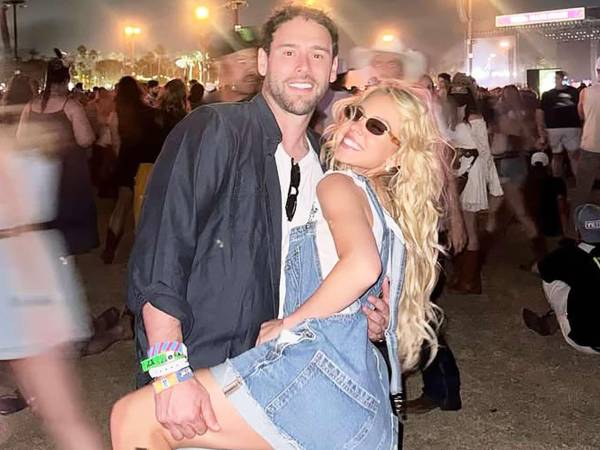 La actriz Sydney Sweeney se mostró muy feliz y enamorada de su novio, el empresario Scooter Braun.