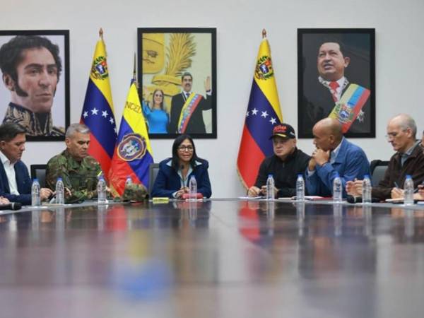 Captura de pantalla de la cuenta oficial en instagram de la vicepresidenta ejecutiva de Venezuela, Delcy Rodríguez hablando en una reunión en Caracas (Venezuela).