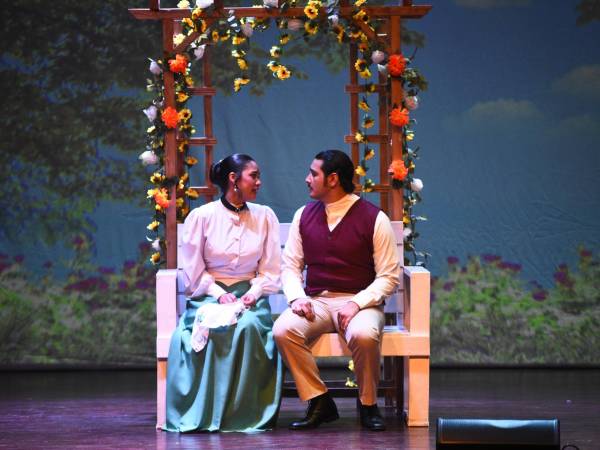 La obra adaptada por el director y fundador de la Teatral Sampedrana, Manuel Bonilla, cuenta una gran historia de amor, valentía, tragedia y corrupción que hará cuestionar en el pensamiento del público asistente la conducta moral de un sector de la sociedad.