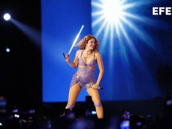 Fotografía de archivo del 7 de febrero de 2026 que muestra a la colombiana Shakira durante un concierto.
