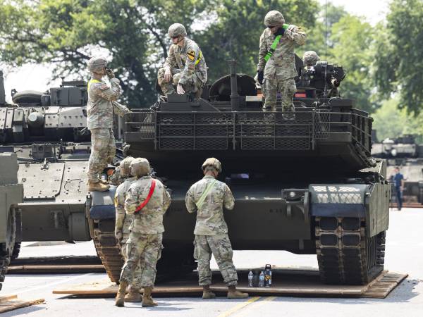 Los primeros soldados y tanques de las Fuerzas Armadas de Estados Unidos llegaron este miércoles a Washington para participar el sábado en el desfile militar organizado por el presidente, Donald Trump, con motivo de los 250 años del Ejército estadounidense y que coincide con su 79 cumpleaños.