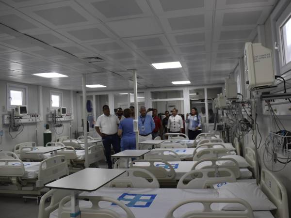 Las autoridades de Salud y del Seguro Social dieron por inaugurado el hospital móvil después de tres años en abandono.