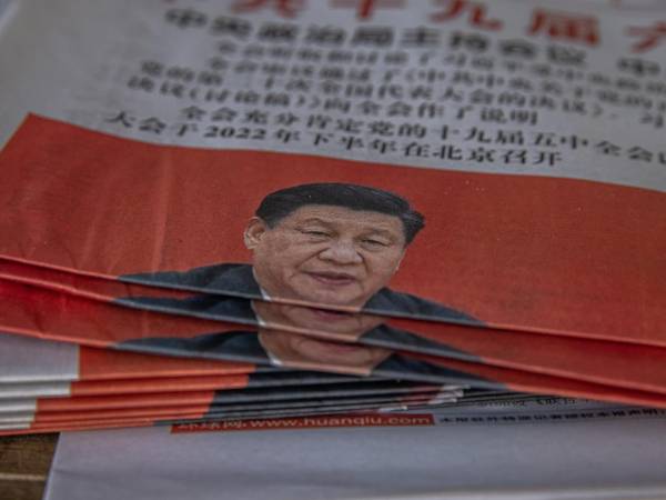 Imagen del presidente de China, Xi Jinping, en la portada de un periódico chino.