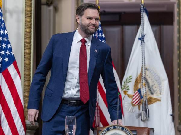 JD Vance se encuentra actualmente visitando Hungría, y las fuentes consultadas por CNN han indicado que podría viajar de ahí a Pakistán.