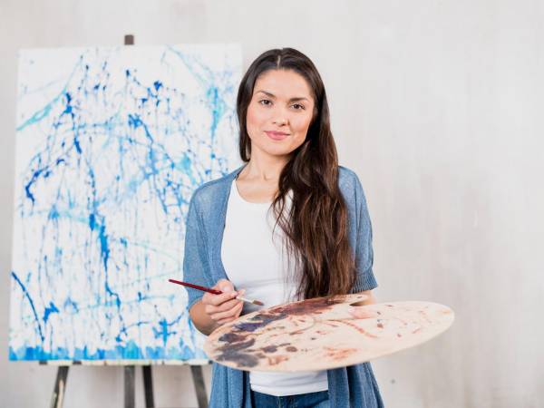 Arteterapia: La arteterapia permite a las personas expresar sus emociones y pensamientos a través del arte. Esta forma de terapia es especialmente útil para aquellos que encuentran difícil verbalizar sus sentimientos. Pintar, dibujar o esculpir puede ayudar a liberar tensiones internas, mejorar la autoestima y proporcionar una salida saludable para el estrés.La terapia artística mejora las capacidades cognitivas y la memoria en personas con trastornos cerebrales graves. El crear u observar obras de arte, ayuda a aliviar el dolor tanto físico como emocional que lamentablemente, sufren estas personas.