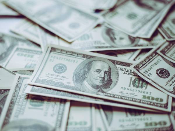 Con la reciente emisión de 700 millones de dólares del bono temático, el saldo aumentó de 1,300 a 2,000 millones de dólares.