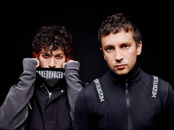 Twenty One Pilots, integrada por Tyler Joseph y Josh Dun.