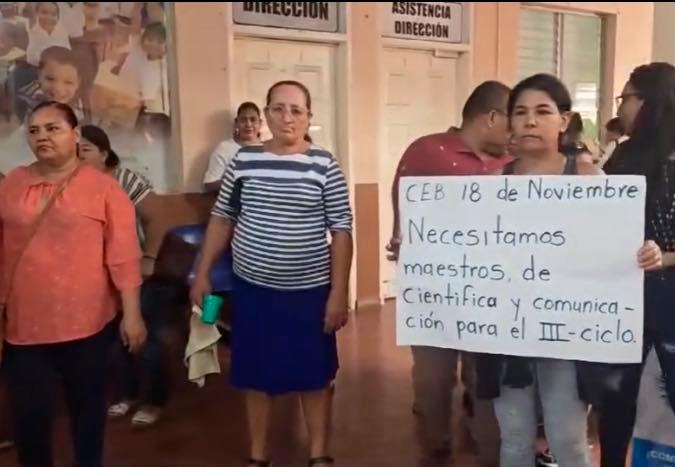 Exigen maestros para la 18 de Noviembre