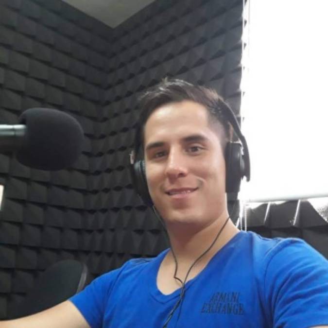 Brian era estudiante de locución del Centro de Capacitación MVS, en donde solía hacer prácticas en cabinas de radio.<br/>