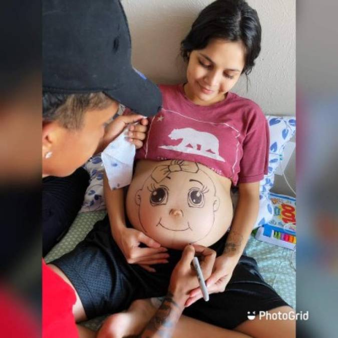 Rude Boy y su pareja, Keilyn López, están esperando a su segundo hijo. El joven catracho comparte tiernas postales acariciando o haciendo dibujos la pancita de su amada.