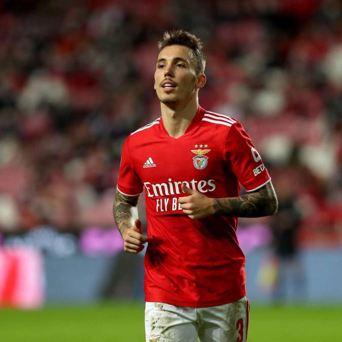 El Benfica está dispuesto a ceder en este mercado a Alejandro Grimaldo con compra obligatoria para junio. El lateral quiere volver al Barça y podría entrar algún jugador en la operación. Al conjunto lisboeta gustan Óscar Mingueza, Riqui Puig y Alejandro Baldé. El equipo azulgrana mantiene un 15% de la futura venta de Grimaldo por lo que se ahorraría dinero con ese porcentaje en caso de ficharle.