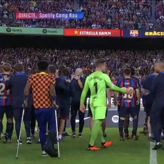 Barcelona: Dos históricos se despiden y jugador terminó en muletas