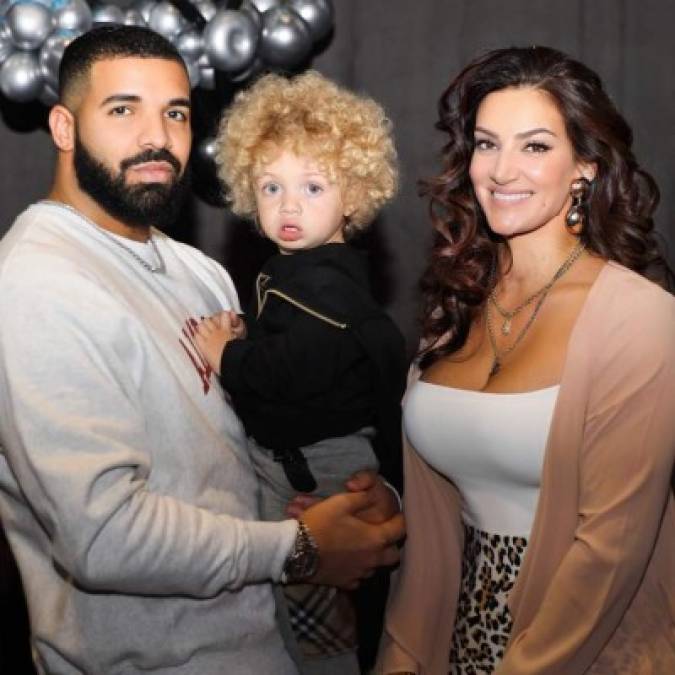 Ahora Drake la ha incluido a Sophie en las fotos que ha mostrado en Instagram una en la que los dos posan con el niño en brazos. TE PUEDE INTERESAR: <a href='https://www.laprensa.hn/fotogalerias/farandula/1344623-411/bella-hija-de-lorna-cepeda-patricia-fernandez-betty-la-fea' style='color:red;text-decoration:underline' target='_blank'>La bella hija de Lorna Cepeda, la Patricia Fernández de 'Betty la fea'</a>