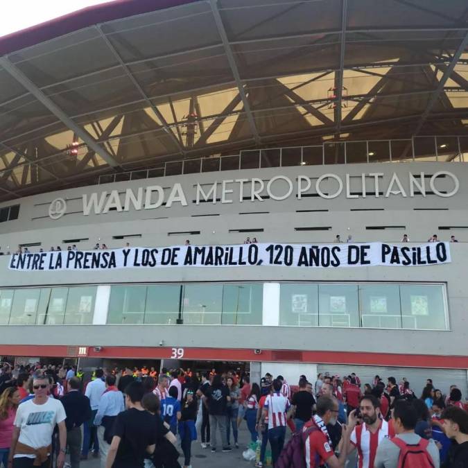 Muchas críticas recibió el Atlético por no mandar a retirar la polémica pancarta contra el Real Madrid.