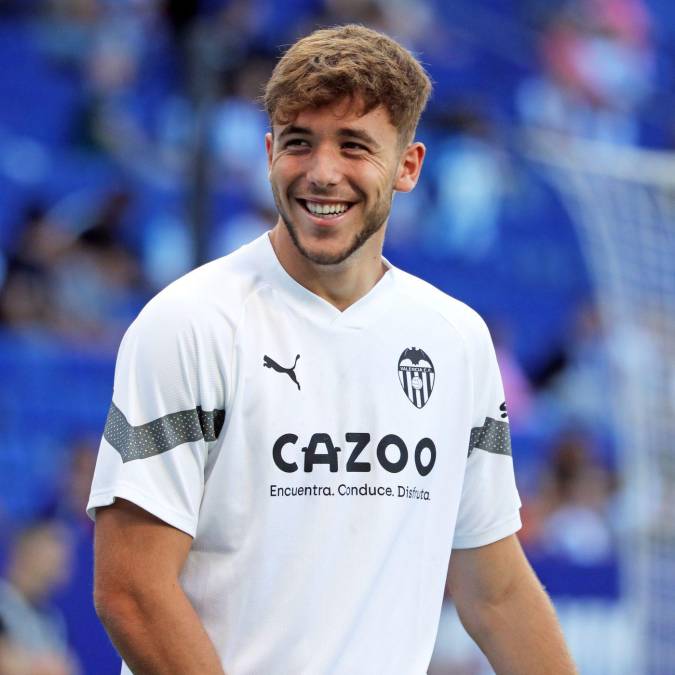 Nico González (20 años) - Centrocampista español del Valencia, prestado por el Barça (Valor de mercado: 20 millones de euros).